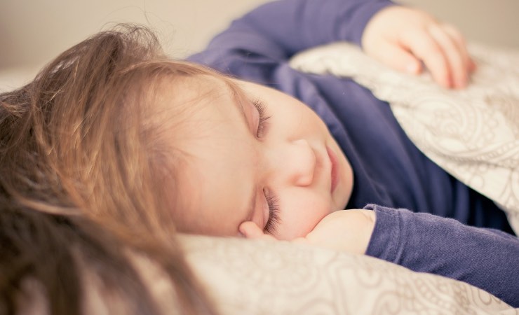 2 soluzioni molto strambe per alzarsi felici dal letto come bambini