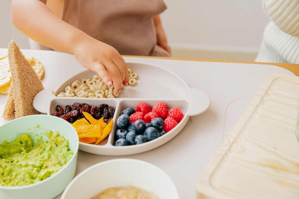 Bambini indisciplinati e colazione