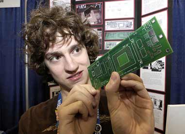 geohot dipendente facebook